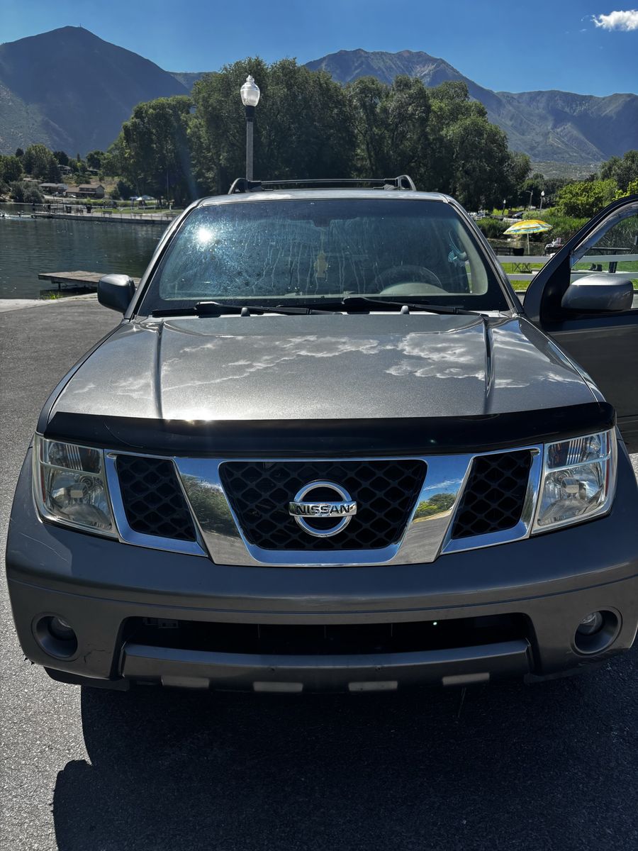 2005 Nissan Pathfinder LE