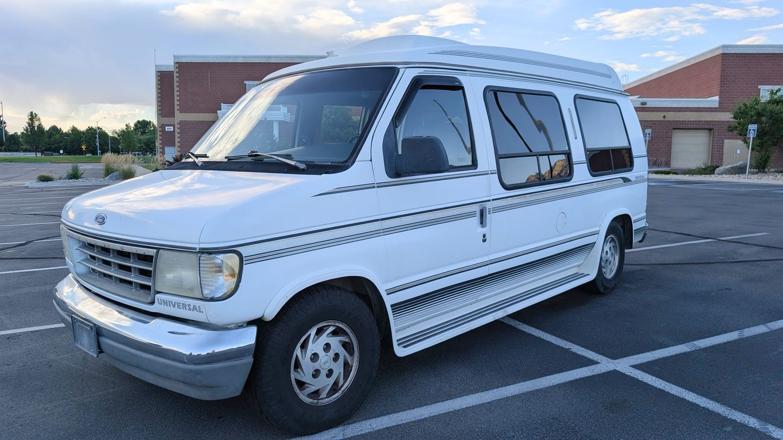 1993 Ford E-150 and Econoline 150 