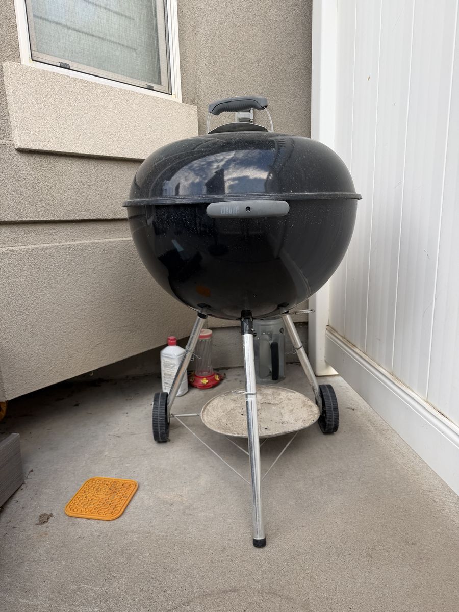 Weber  Black Kettle Grill - Used