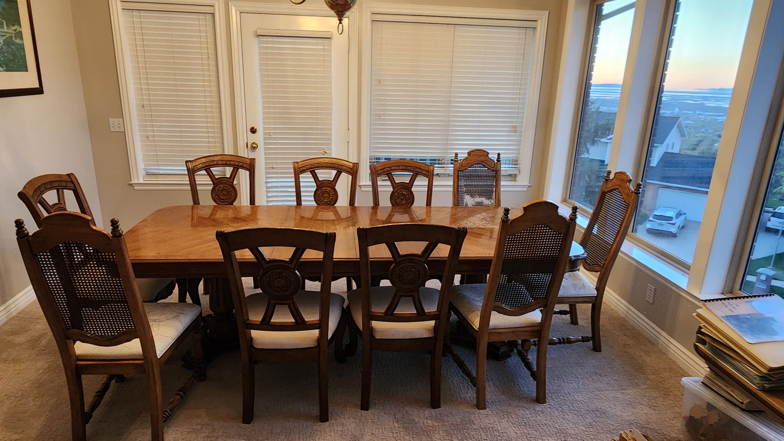 Dining Room Table & Chairs