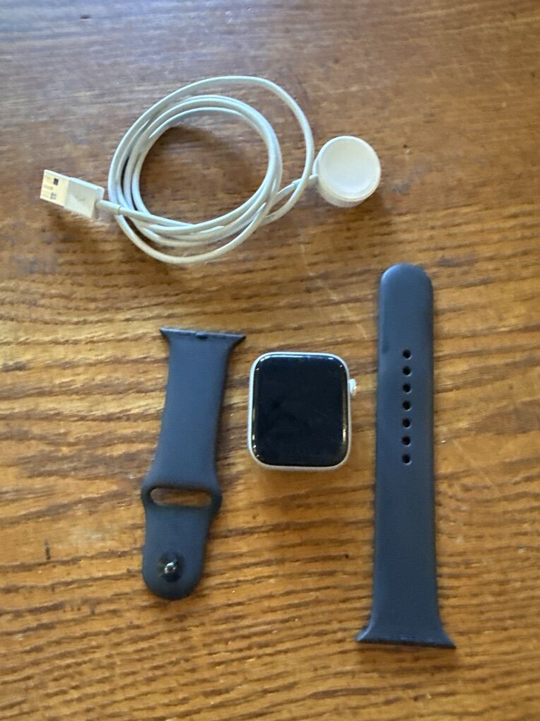 Apple Watch SE 44 mm Aluminum And Ceramic Case