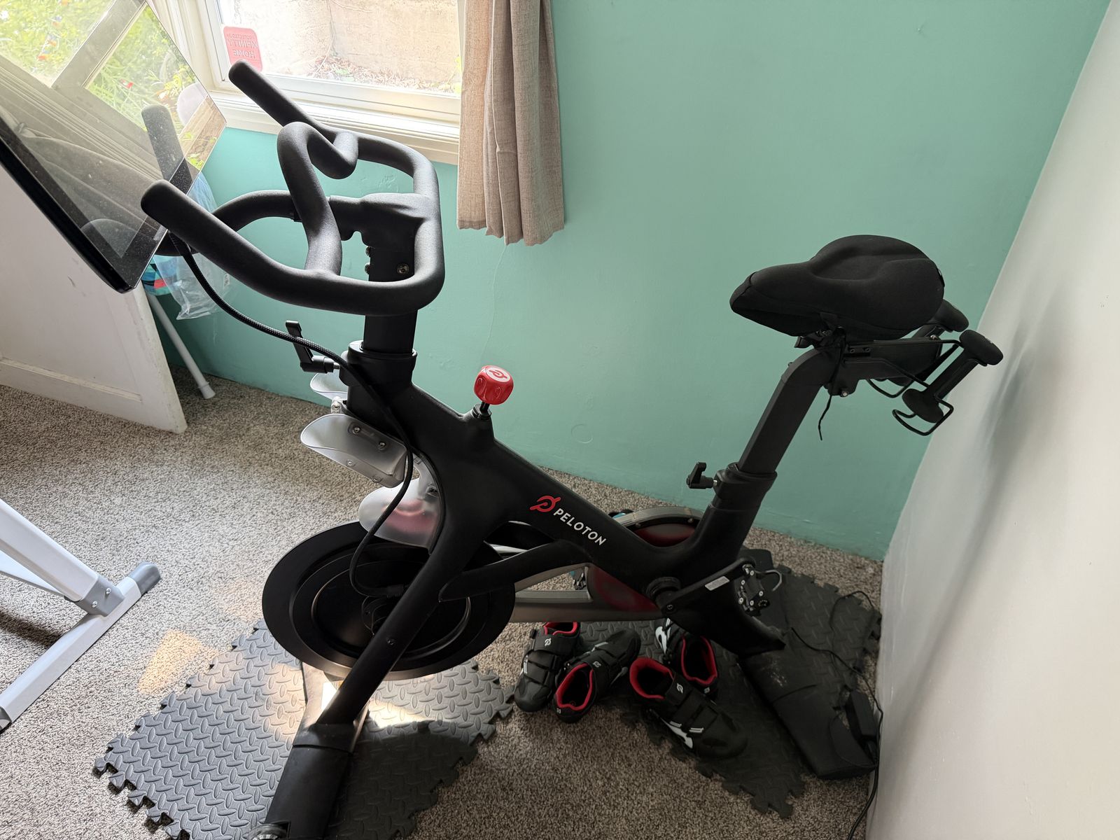 Peloton spin bike