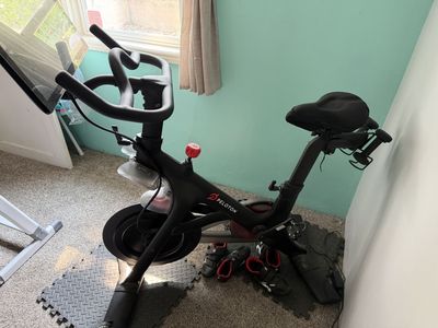 Peloton spin bike