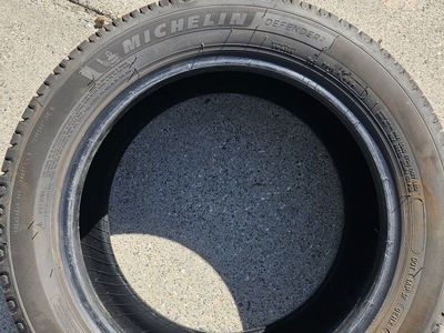 Full Set of 4 Michelin Defender 2 Tires - LIKE NEW - 215/55/r17