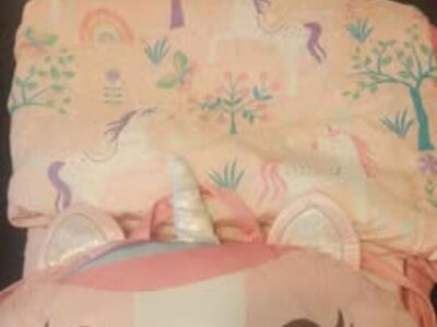 GIRL'S SLEEPING BAG WITH BUILT-IN PILLOW.