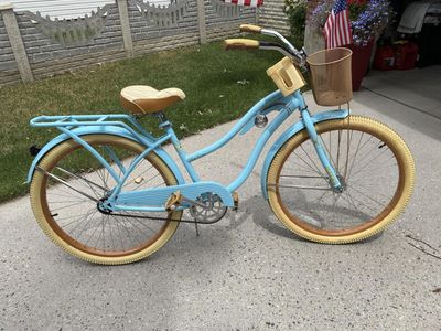 Like-New Women's Deluxe Cruiser Bike - $100