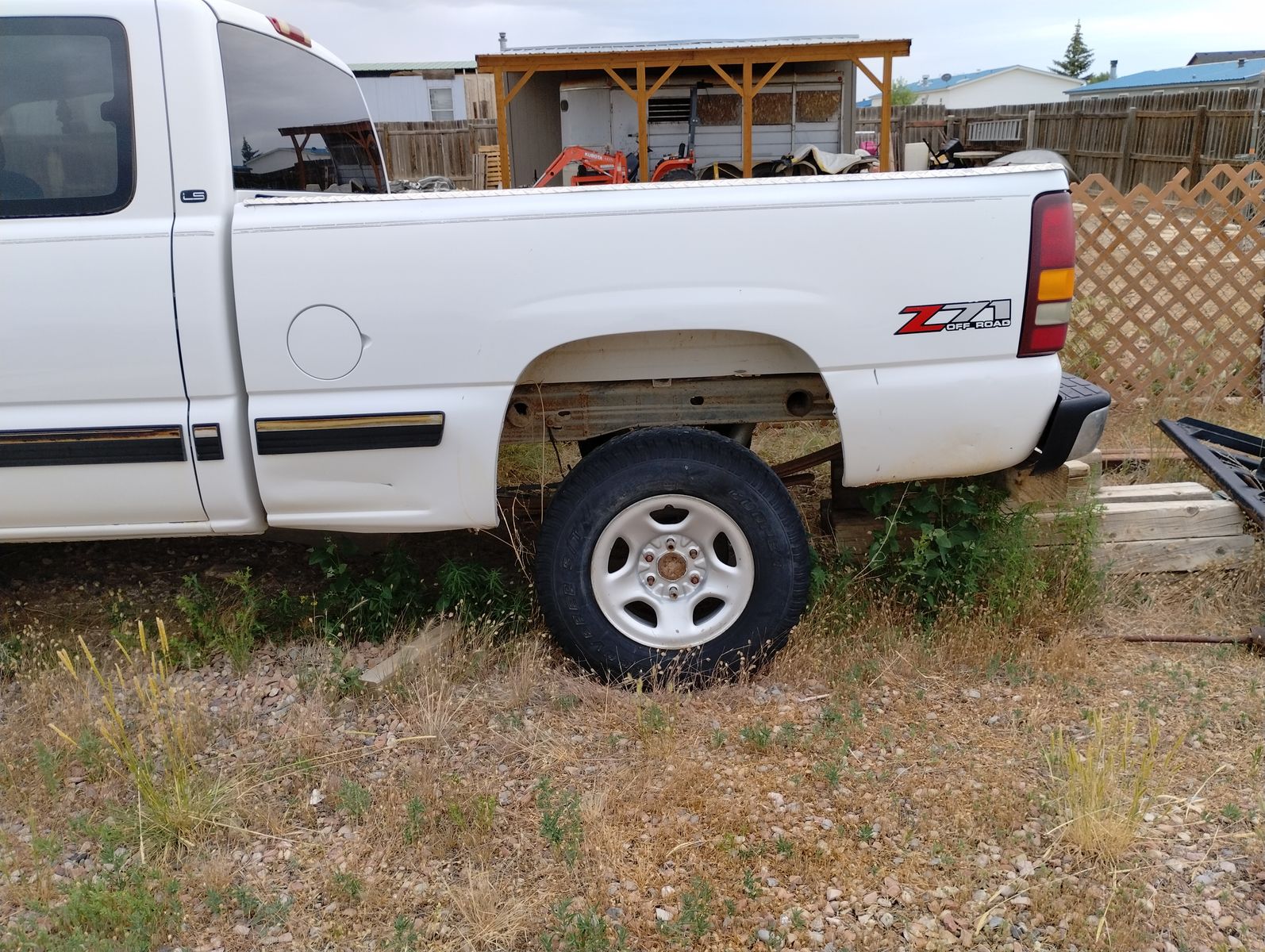 2001 gm truck bed and tail gate