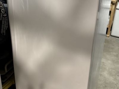 Midea 13.8 cu. ft. Upright Freezer / Fridge Garage-Ready