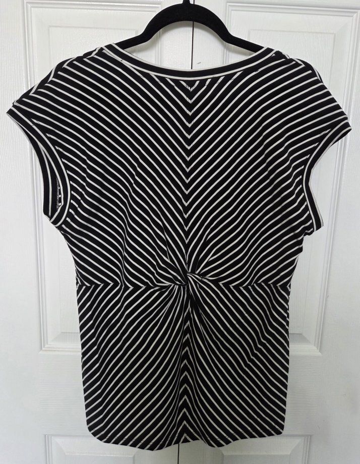 NWT & LNC Lot of 2 Chico's Tops Size 1 Medium Zenergy UPF 50+