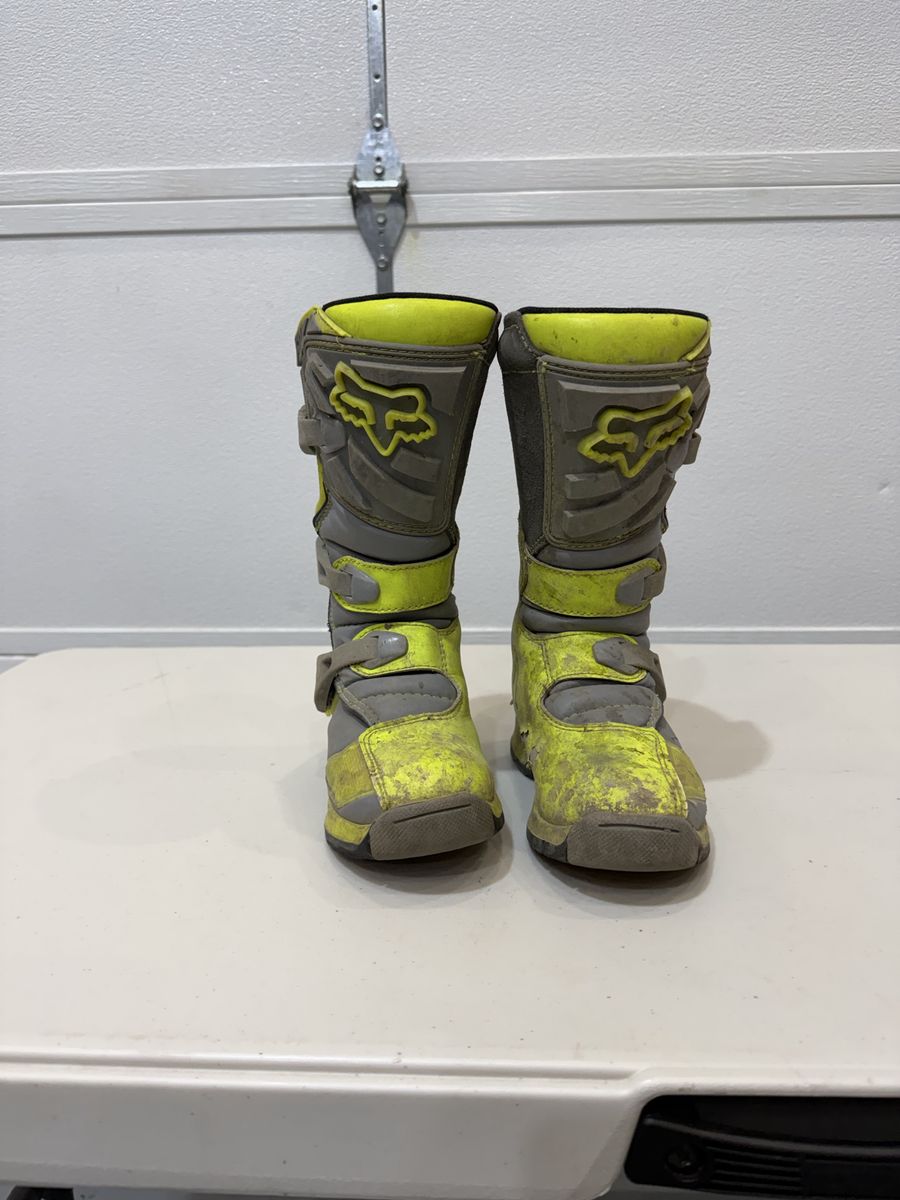Fox Boots Kids Size 1
