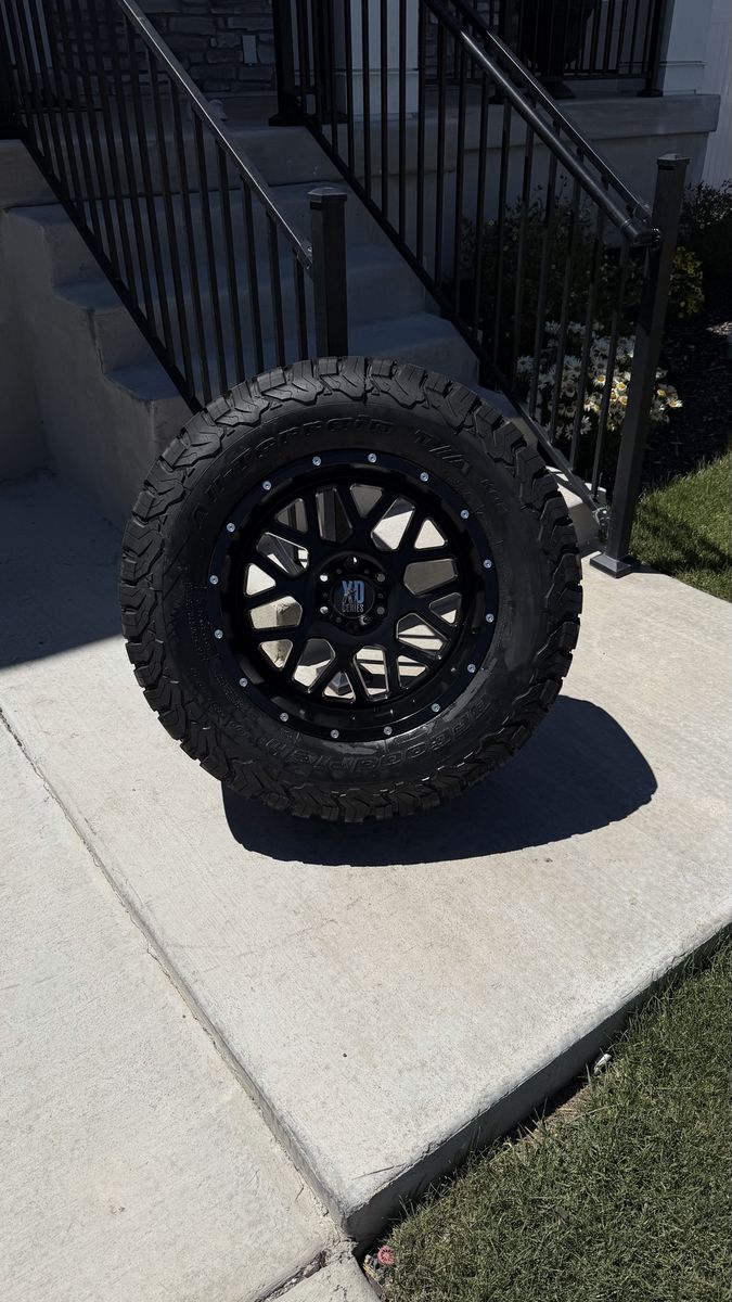 Ford F150 Raptor Rims and Tires 325/60R20-35/12.50R20 Bfgoodrich Ko2