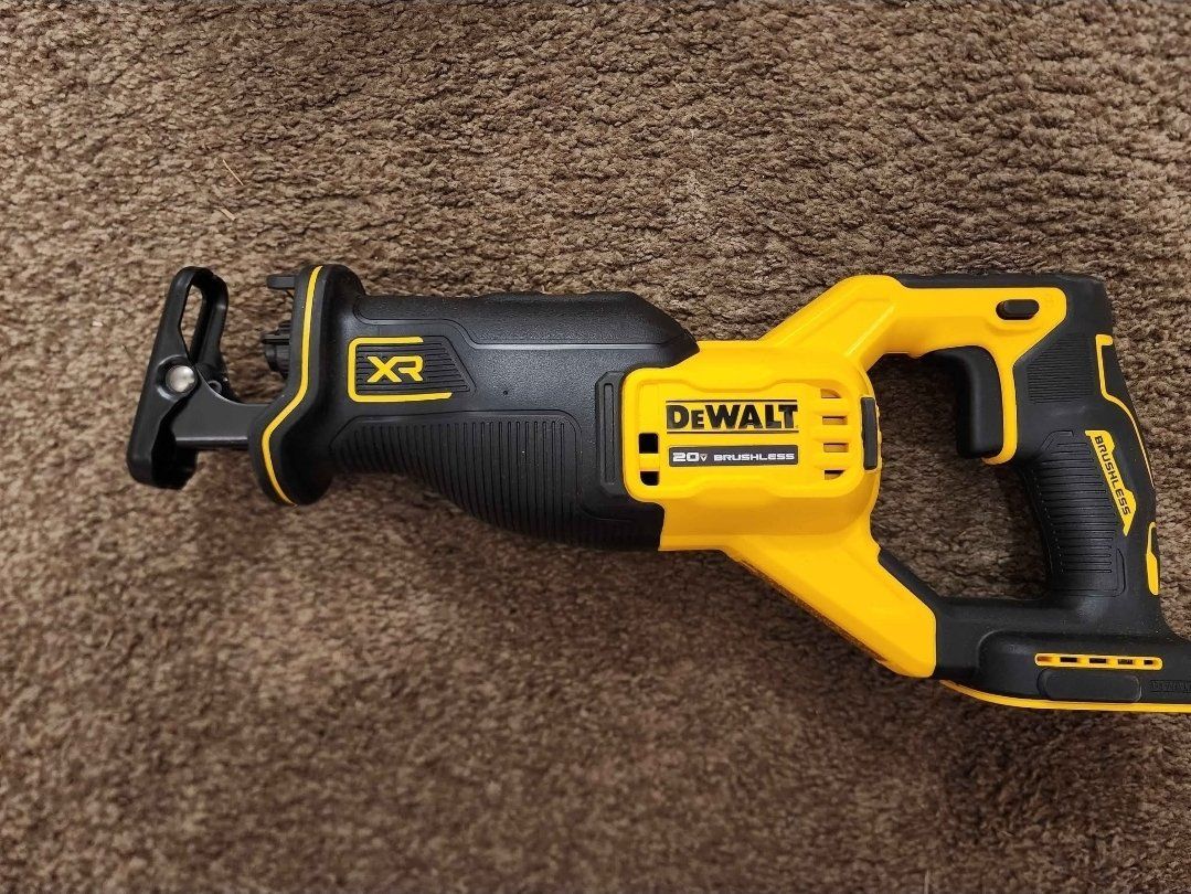 New DeWalt 20V MAX XR Brushless Reciprocating Saw (Tool Only)