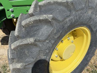 2017 John Deere 6120 E