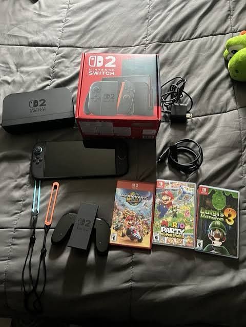 Nintendo switch 2 Pre-owned w/ all origal parts and box w 3 games added
