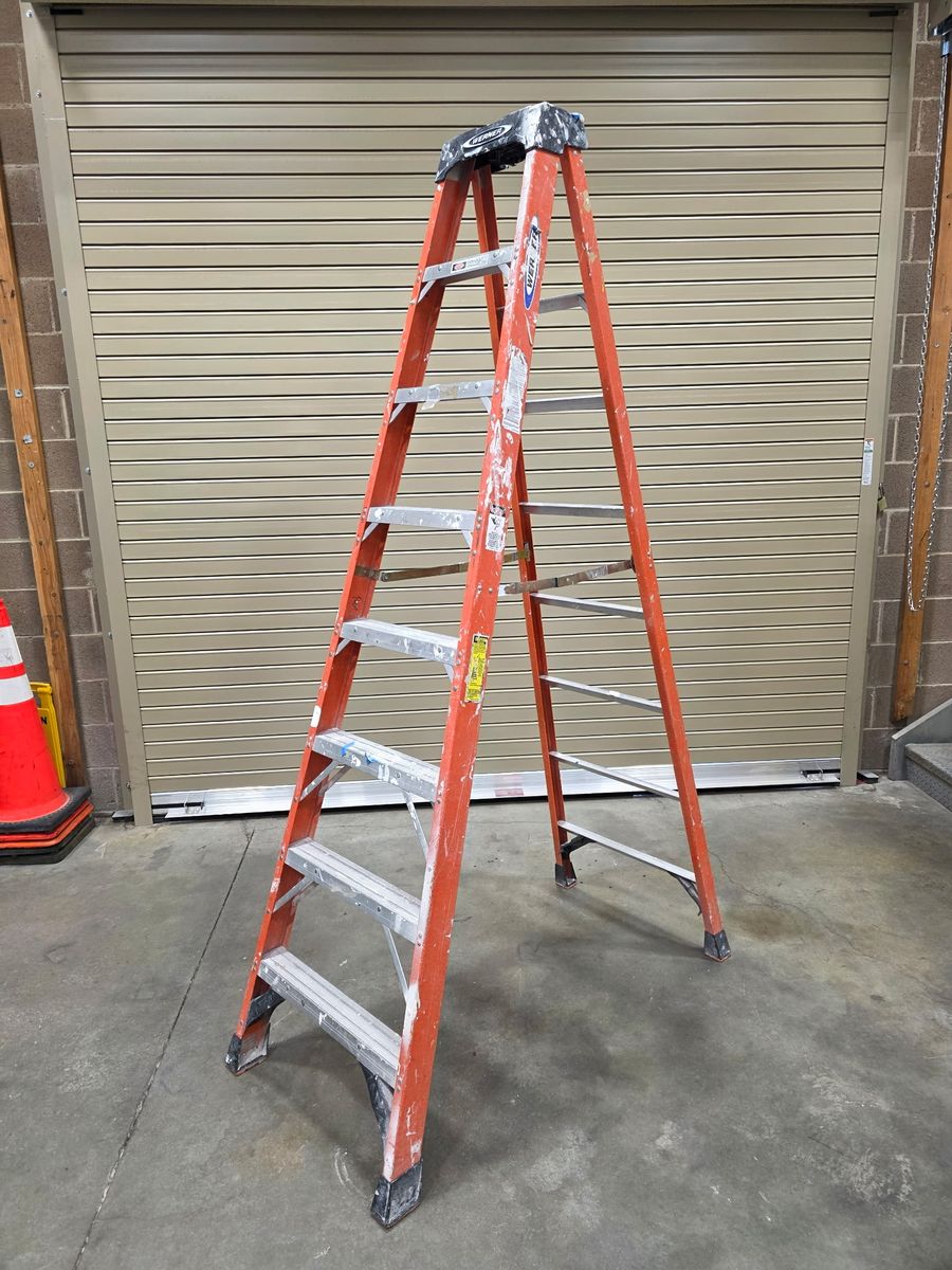 *Located in West Jordan - Werner 8ft Fiberglass Step Ladder - 300 lb Capacity (Heavy Duty)