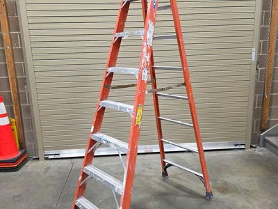 *Located in West Jordan - Werner 8ft Fiberglass Step Ladder - 300 lb Capacity (Heavy Duty)