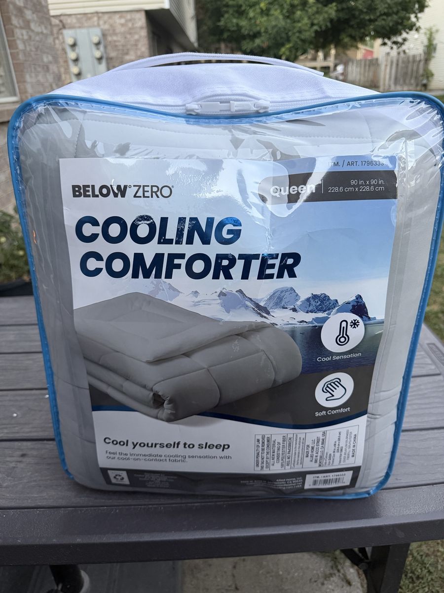 Below Zero Cooling Comforter Queen Size 90 x 90 in Grey