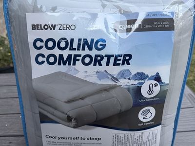 Below Zero Cooling Comforter Queen Size 90 x 90 in Grey