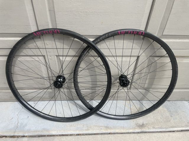 New 32" Carbon Boost Derby/Method / DT Swiss 350 wheelset (w/ warranty)