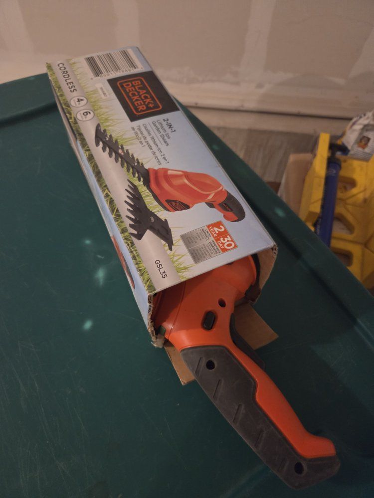 BLACK+DECKER GSL35 2-in-1 Cordless Lithium-Ion Garden Shears