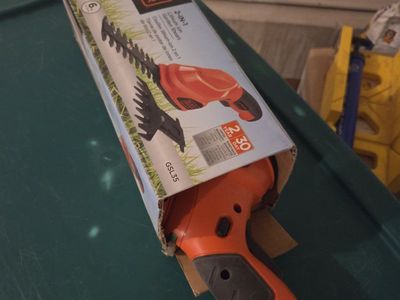 BLACK+DECKER GSL35 2-in-1 Cordless Lithium-Ion Garden Shears