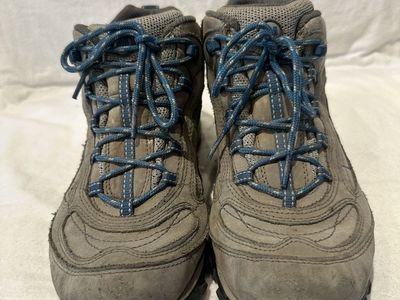 Merrell women’s size 9 Castlerock/blue trim leather/mesh waterproof hiking boots