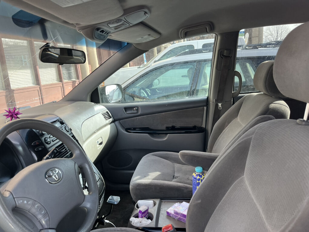 2005 TOYOTA SIENNA SE