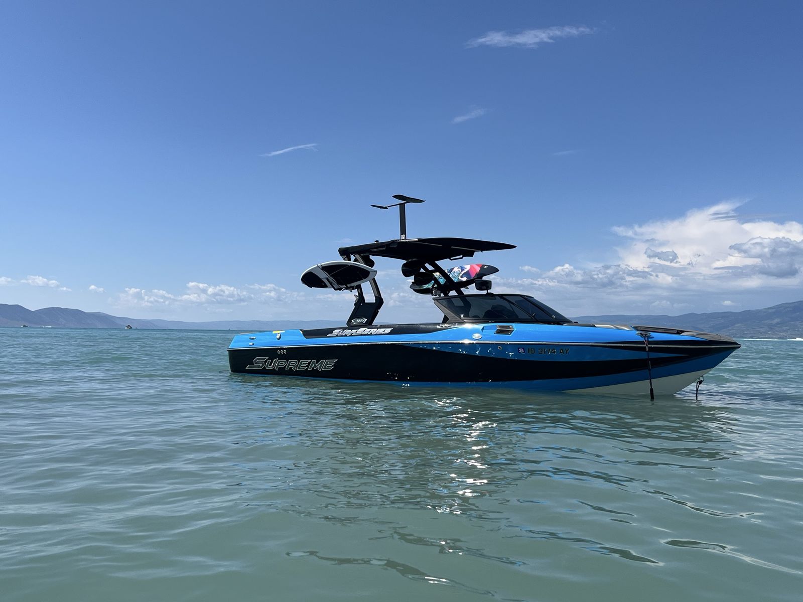 2018 Supreme S238 Wake Boat Centurion