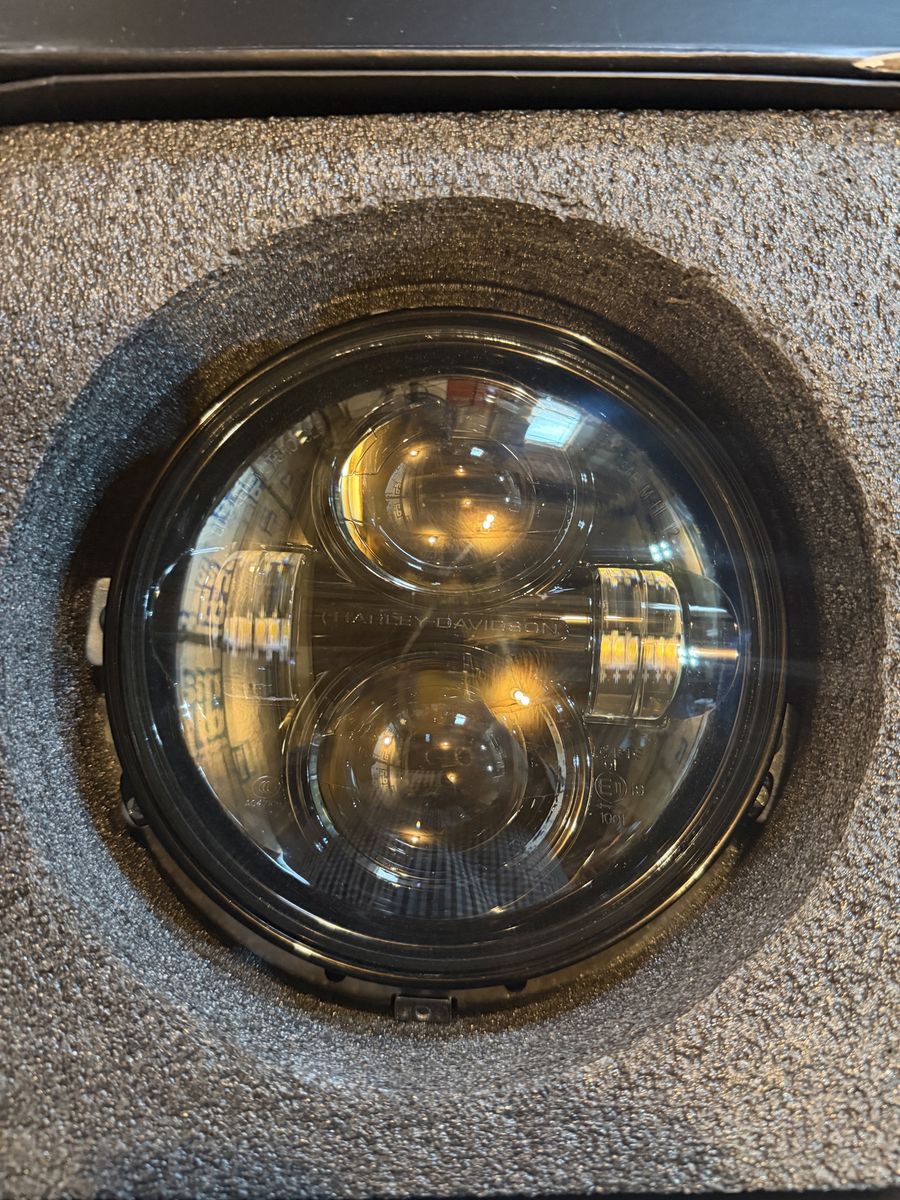 Harley-Davidson OEM 7" Daymaker Projector LED Headlamp 67700329 Black Face Mint Condition