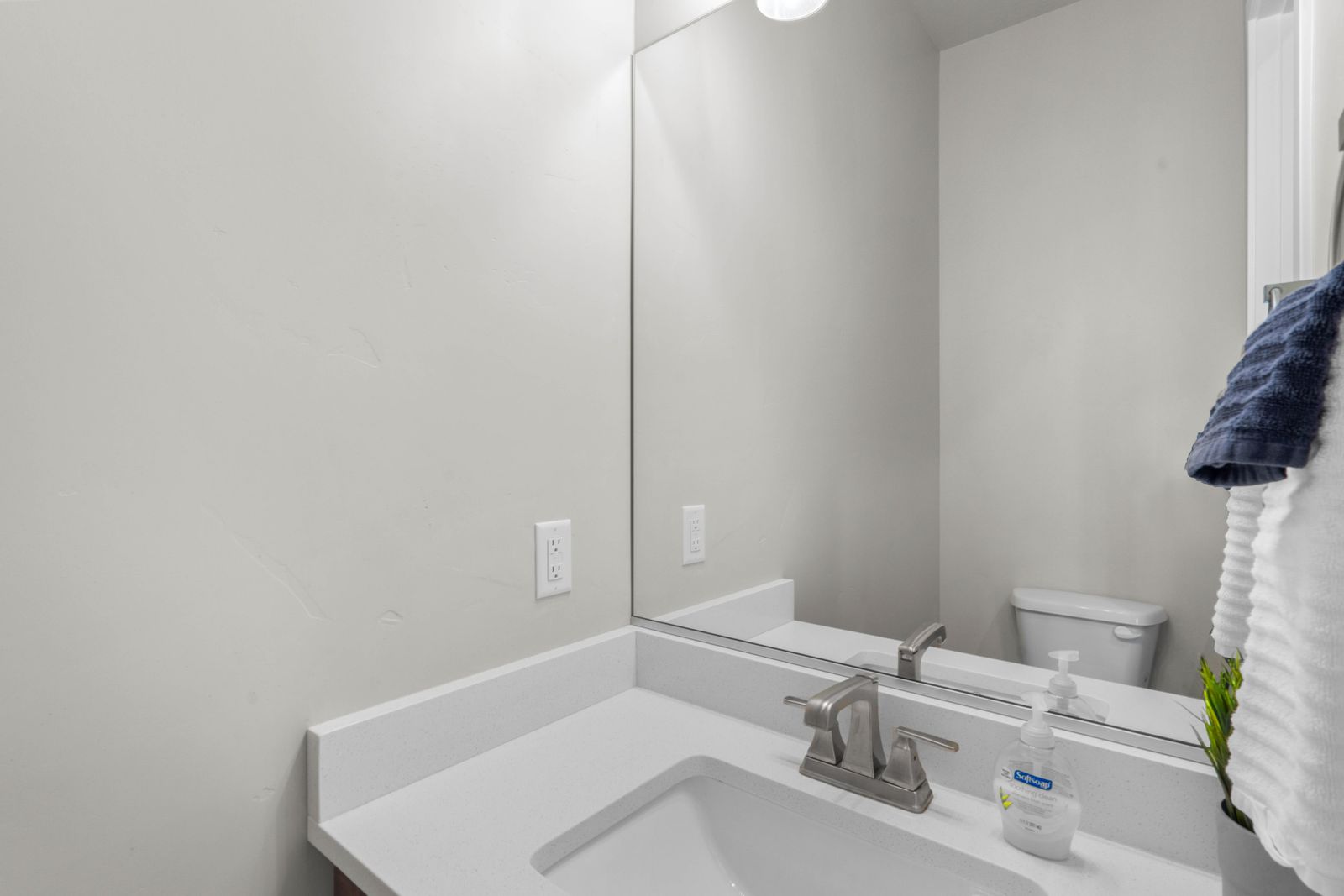 Main image 13