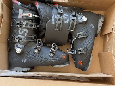*Brand new* Rossignol Ski boots size 28.5 OBO