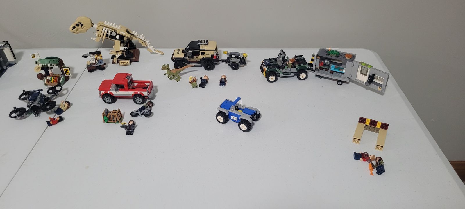 Jurassic World/park sets-no dinos