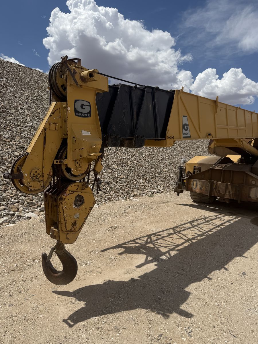 Grove Rough Terrain Crane - RT 75S  Heavy-Duty Construction Equipment