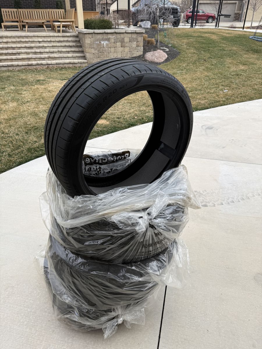 Set of 4 Pirelli P Zero 235/35R20 - Tesla Model 3 (PNCS/Elect)