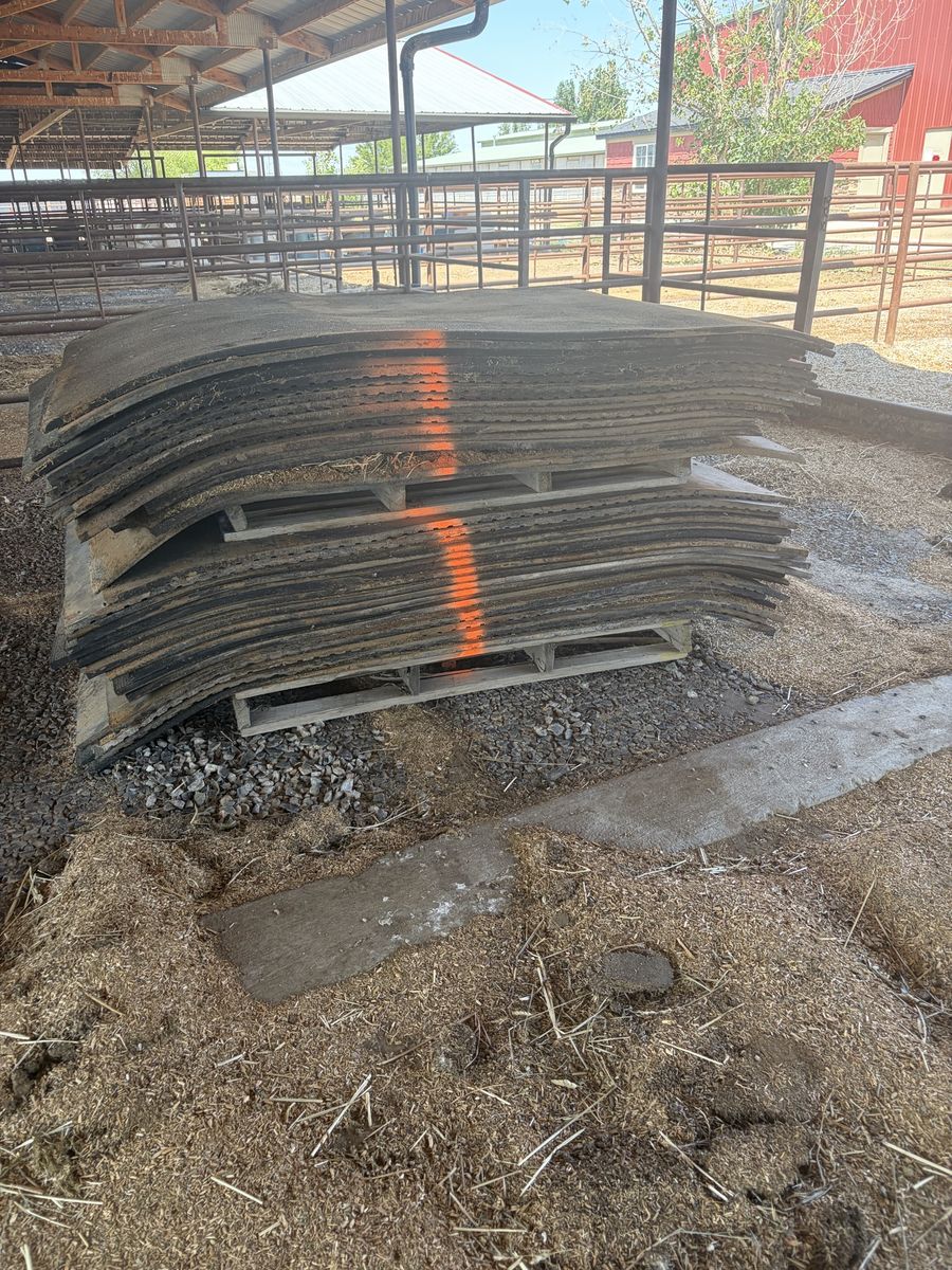 Heavy-Duty Rubber Stall Mats