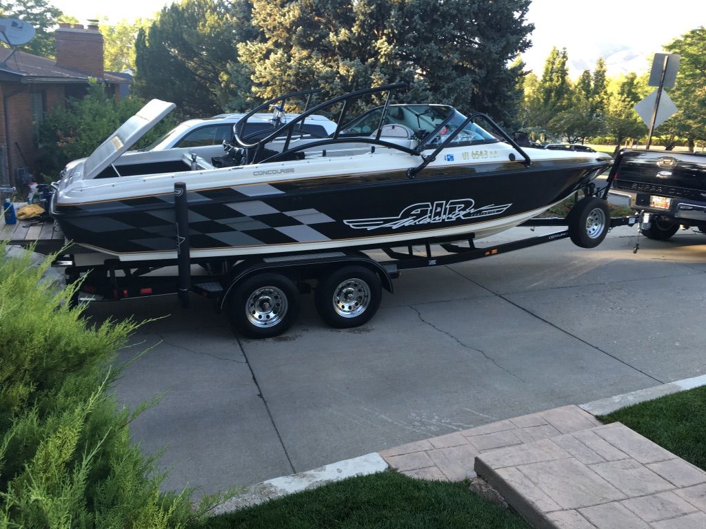 2002 Centurion 23' Wake-Surf-Ski Boat