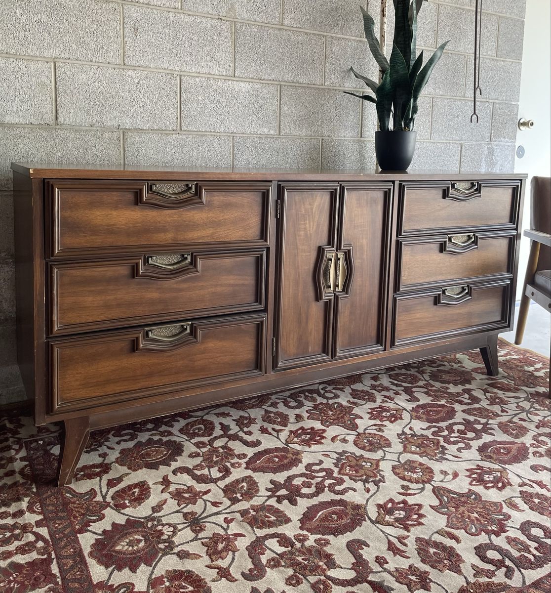 Mid Century Modern 9 Drawer Credenza / Dresser