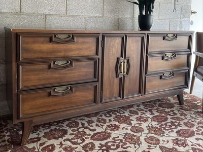 Mid Century Modern 9 Drawer Credenza / Dresser