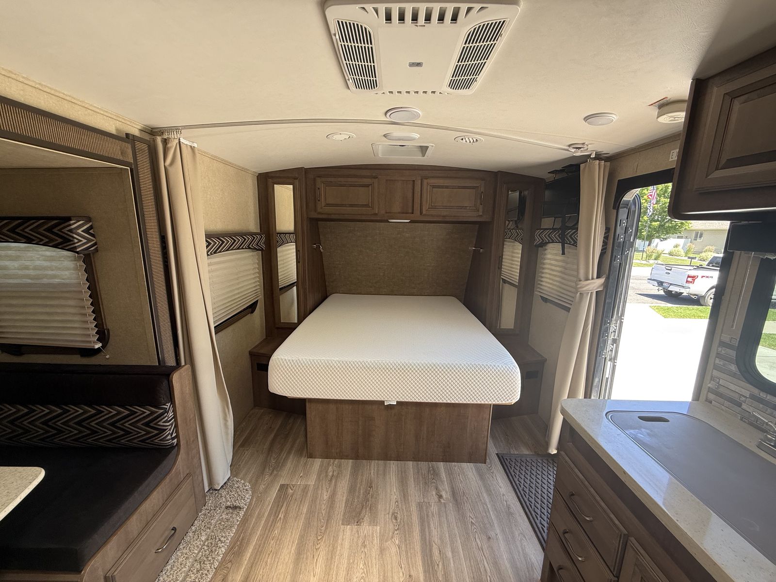 2016 Cruiser RV F210UDS Bumper Pull Travel Trailer - 21ft, Sleeps 4, AC, Awning, 1 Slide