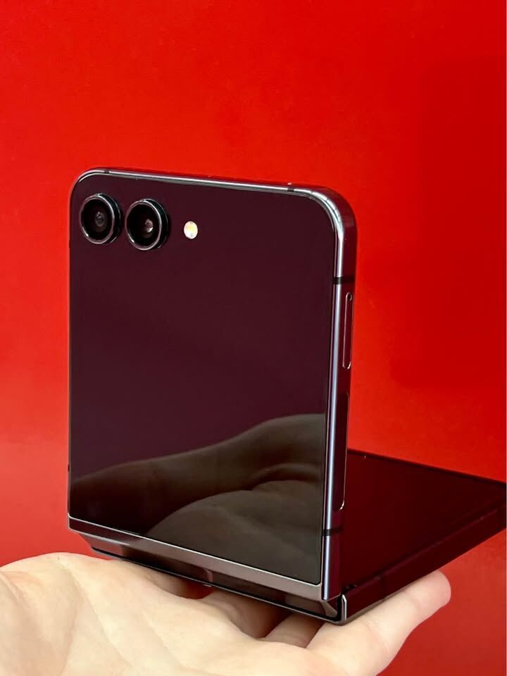 Samsung Galaxy Flip 5, 256GB - Unlocked