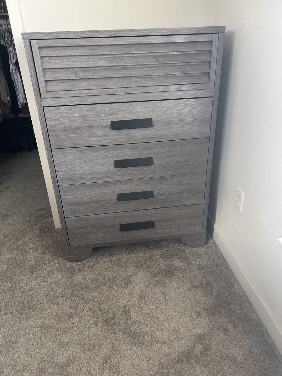 Gray Wood Grain 6 piece set with Shutter Design