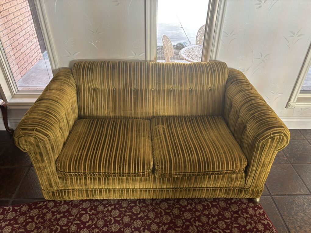 Vintage Loveseat With Extra Cushions