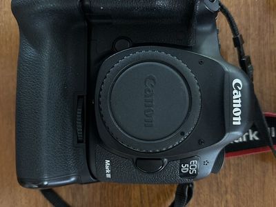 Canon EOS 5D Mark III DSLR Camera Body Kit with Charger, Batteries & SD Cards