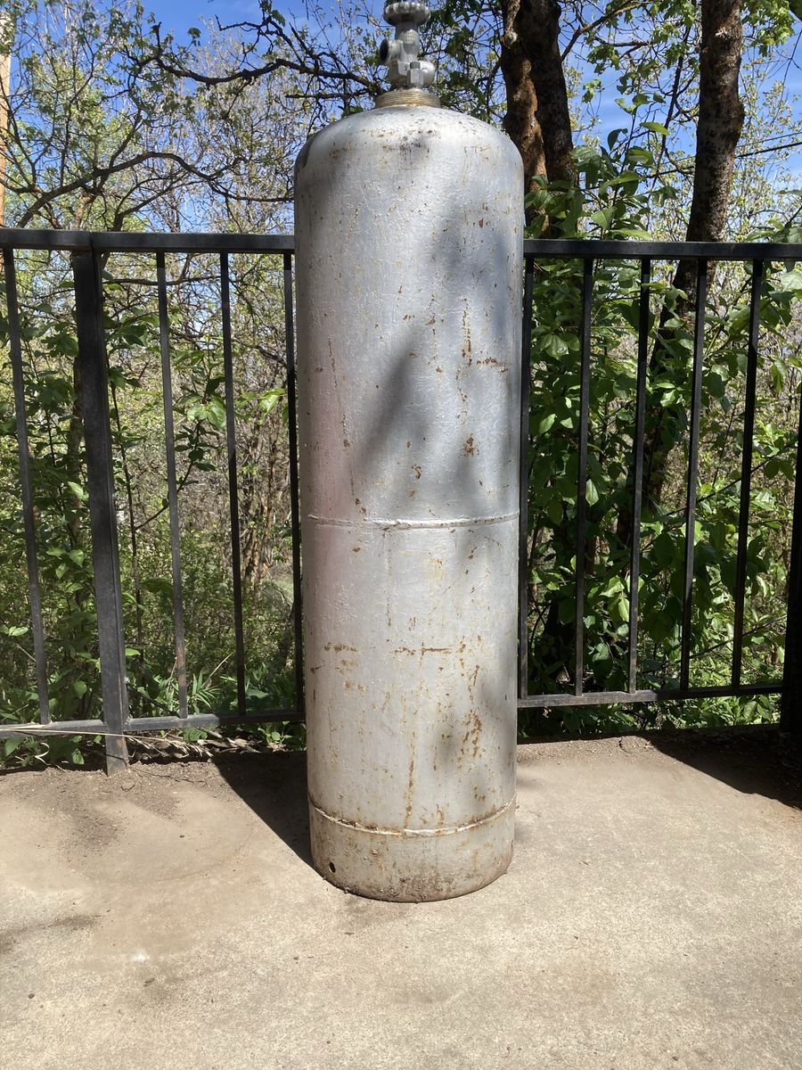 Gas cylinder