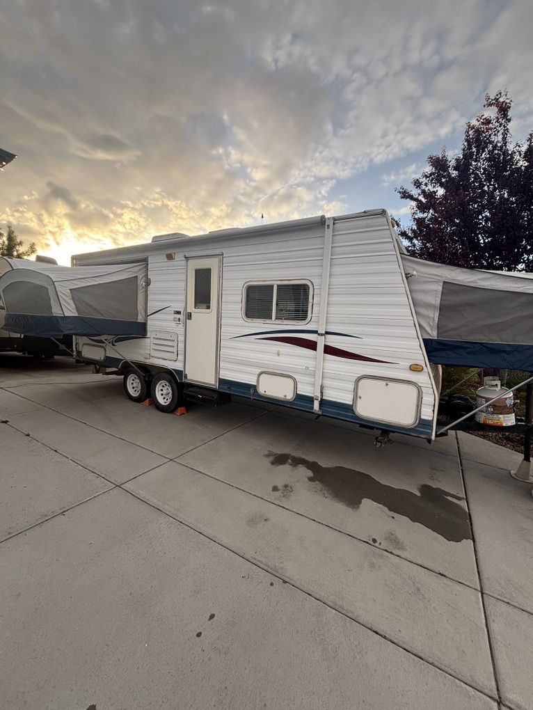 2004 Thor Travel Lite Trailer 18DT