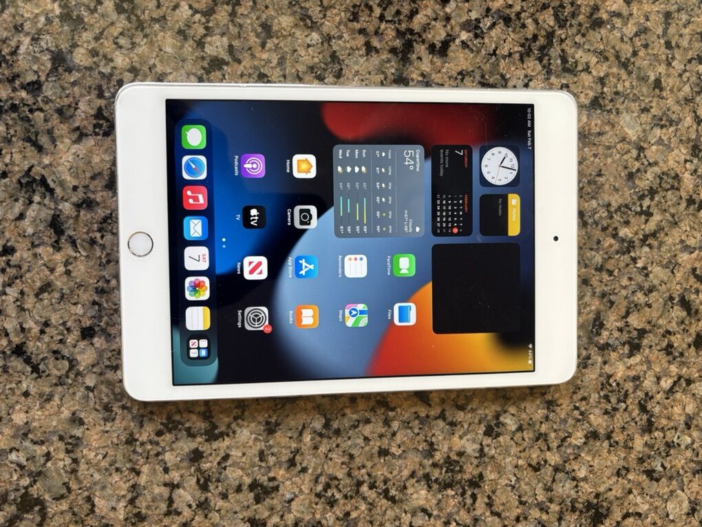 Apple Ipad Mini 4th (Best trade Or Offer!!)