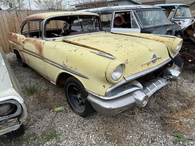 1957 Pontiac 2 door hardtop