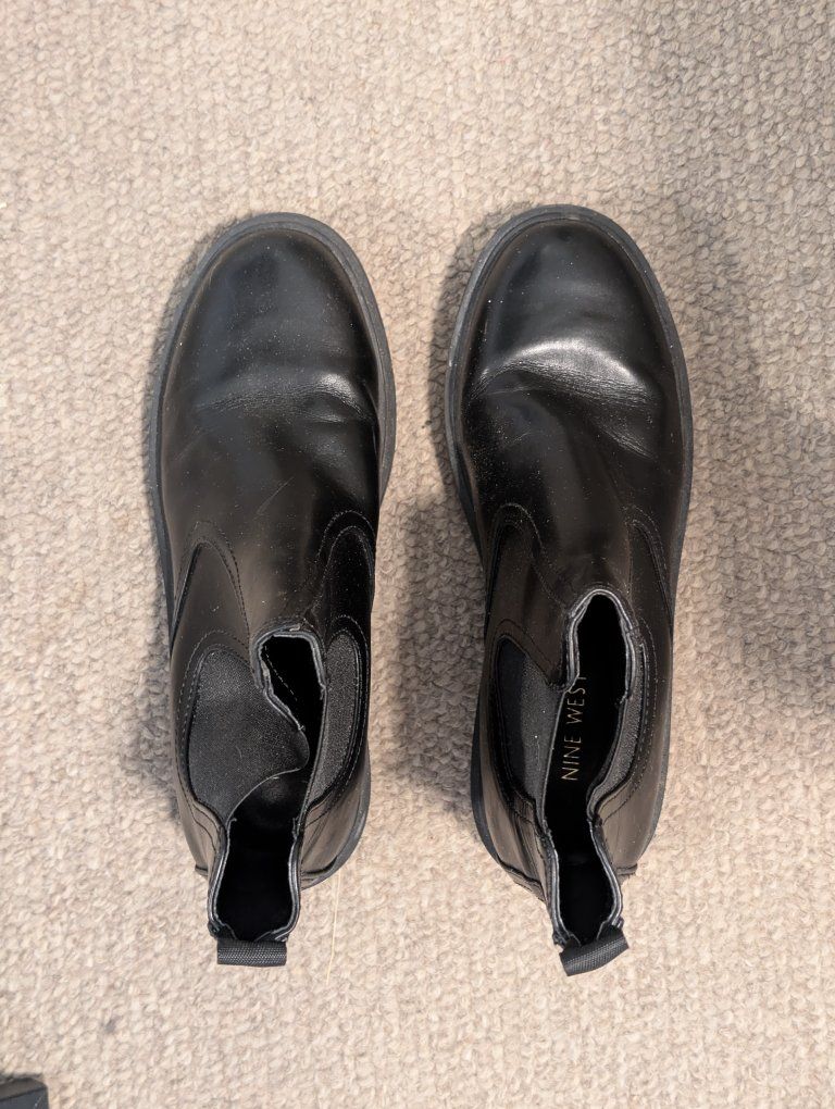 Nine West Women's Size 9 Black Lug Sole Chelsea Boots