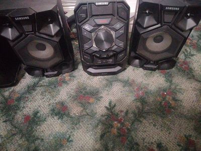 Samsung Giga Sound Blast MX-HS7000 Stereo System with Bluetooth & CD Player
$75 OBO