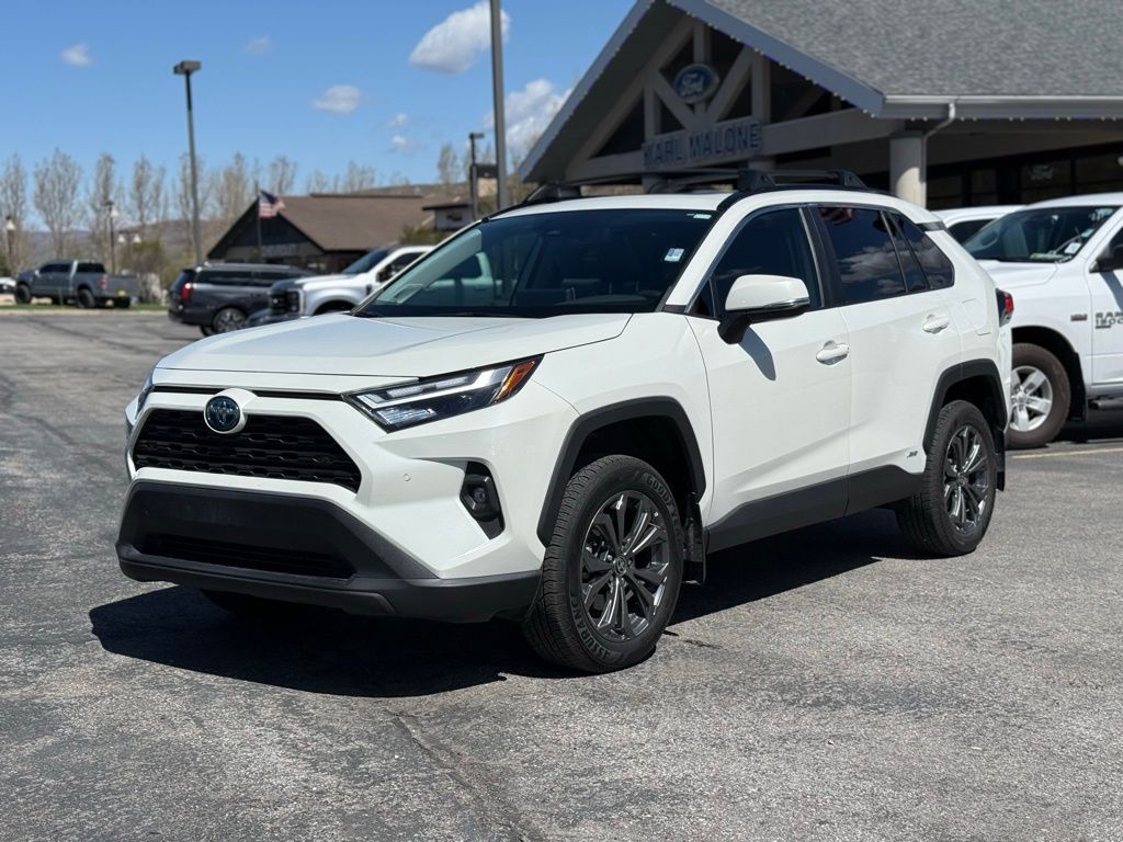 2022 Toyota RAV4 XLE Premium